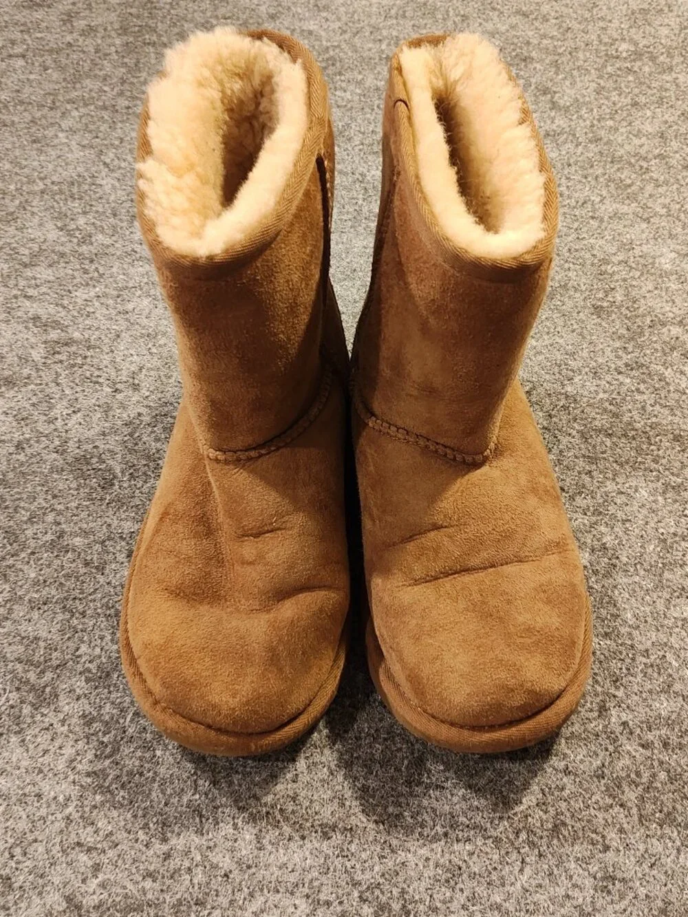 UGG Kids Classic II Boots — Chestnut — Size 4